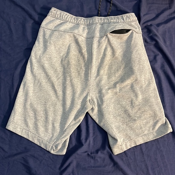 Nike tech fleece shorts - Picture 2 of 4